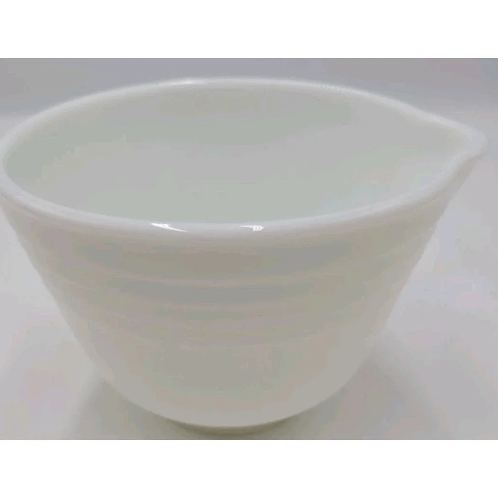 Hamilton Beach Pyrex 4 cup White Milk Glass 6